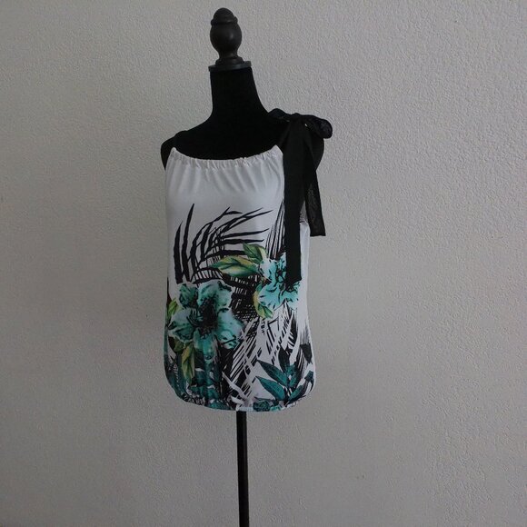 White & Green Floral cute Top, Size: Small - Picture 3 of 10